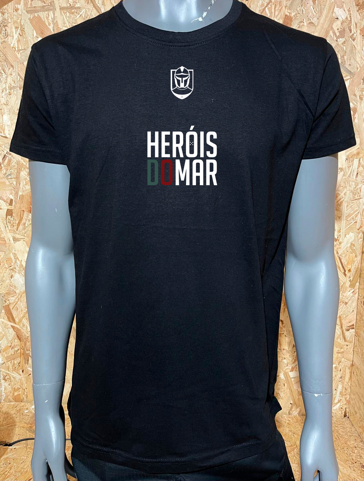 T-shirt Resiste - Heróis do Mar